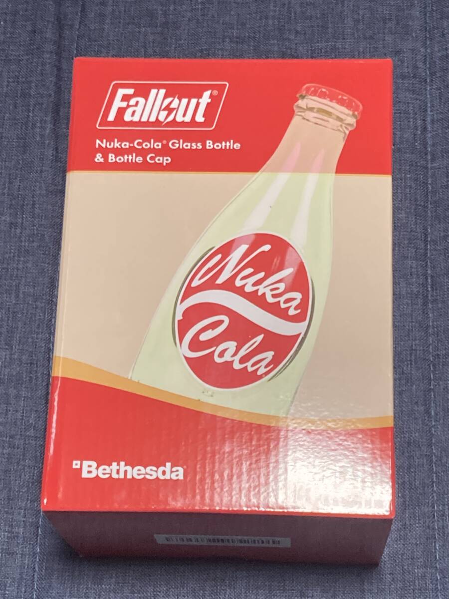 フォールアウト ヌカ・コーラのガラスボトルとキャップ フォールアウト ヌカ・コーラのガラスボトルとキャップ