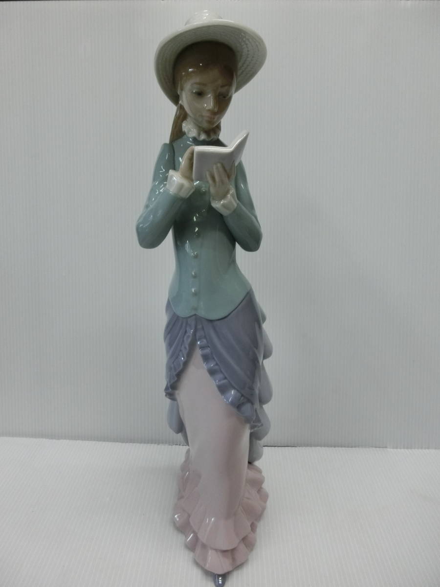 LLADRO リヤドロ 5000 読書をする貴婦人 フィギュリン 現状品(ゆうパック100)　写真多数あります_画像1