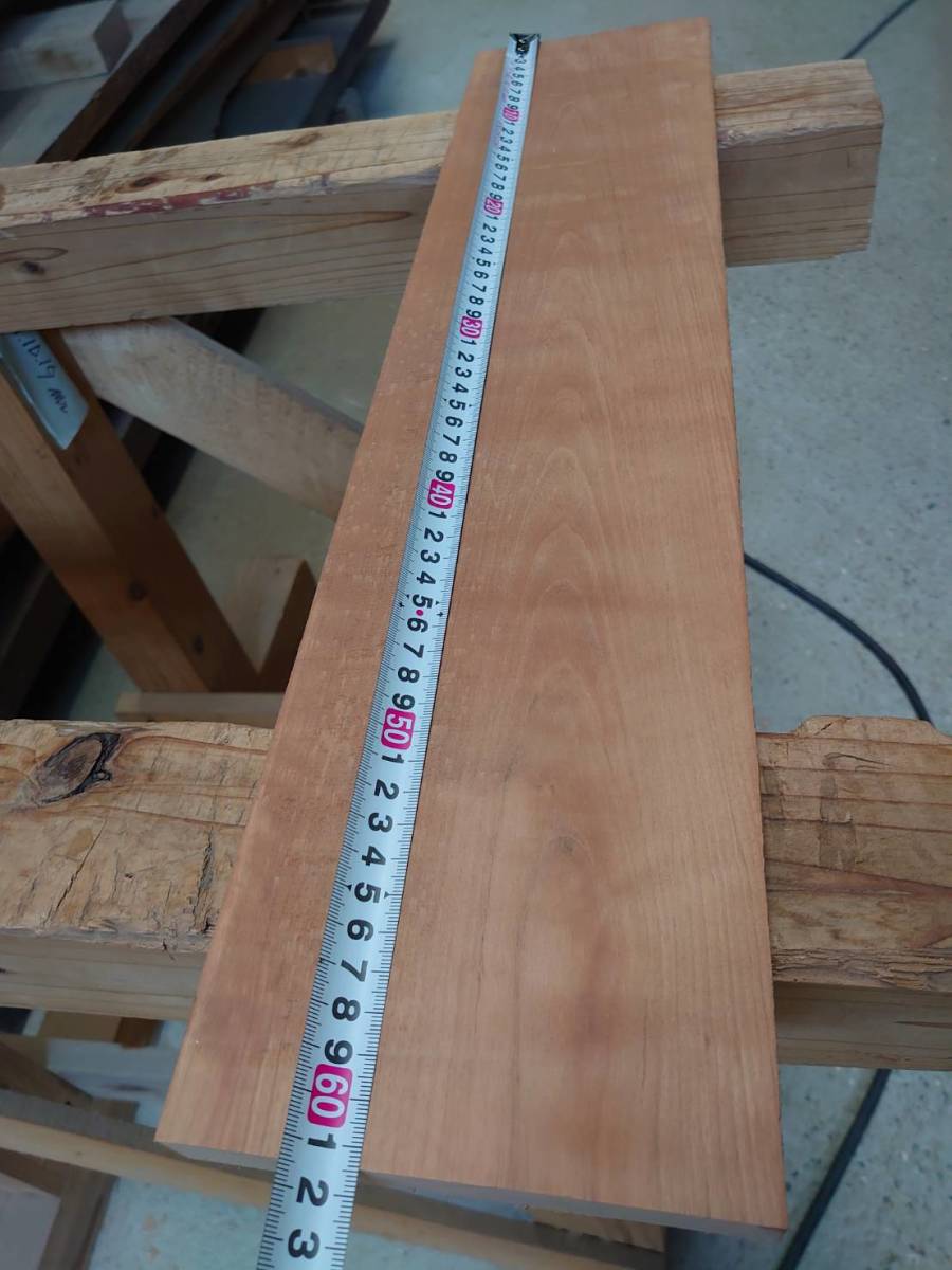 山桜　No.240217-J　無垢　乾燥材　板（長さ610㎜ｘ幅140㎜ｘ厚み19㎜）1枚　木材　DIY　棚板　小物作りに_画像1