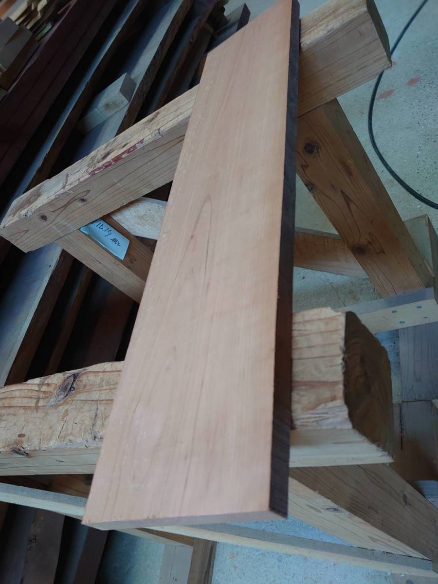 山桜　No.240217-J　無垢　乾燥材　板（長さ610㎜ｘ幅140㎜ｘ厚み19㎜）1枚　木材　DIY　棚板　小物作りに_画像3