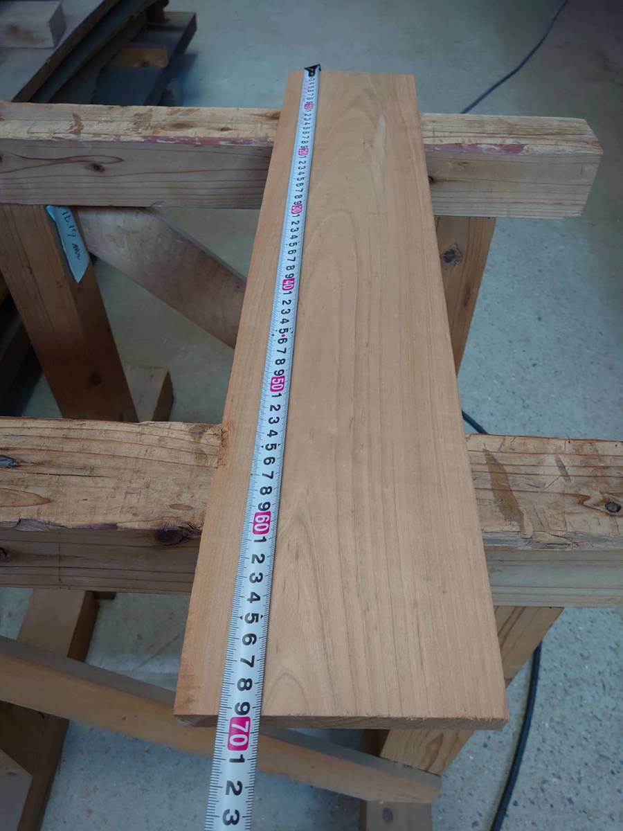 山桜　No.240217-K　無垢　乾燥材　板（長さ690㎜ｘ幅140㎜ｘ厚み17㎜）1枚　木材　DIY　棚板　小物作りに_画像4
