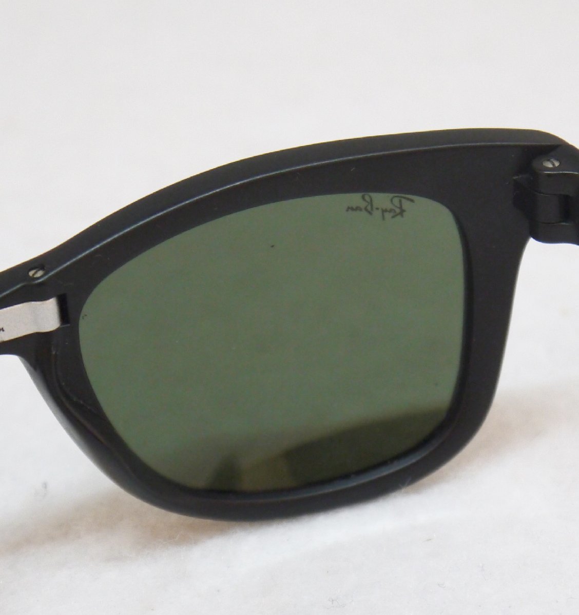 定型外送料無料 USED品・保管品 RayBan レイバン RB4105 601-S FOLDING WAYFARER サングラス ウェイファーラー 折りたたみ ダメージあり_画像6