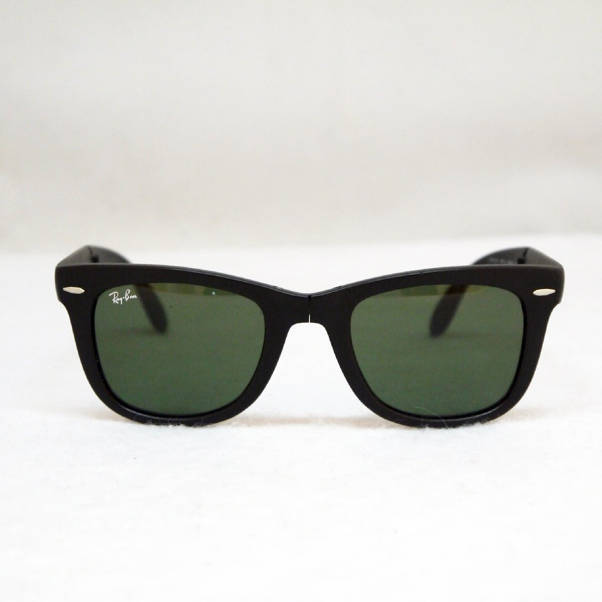 定型外送料無料 USED品・保管品 RayBan レイバン RB4105 601-S FOLDING WAYFARER サングラス ウェイファーラー 折りたたみ ダメージあり_画像2