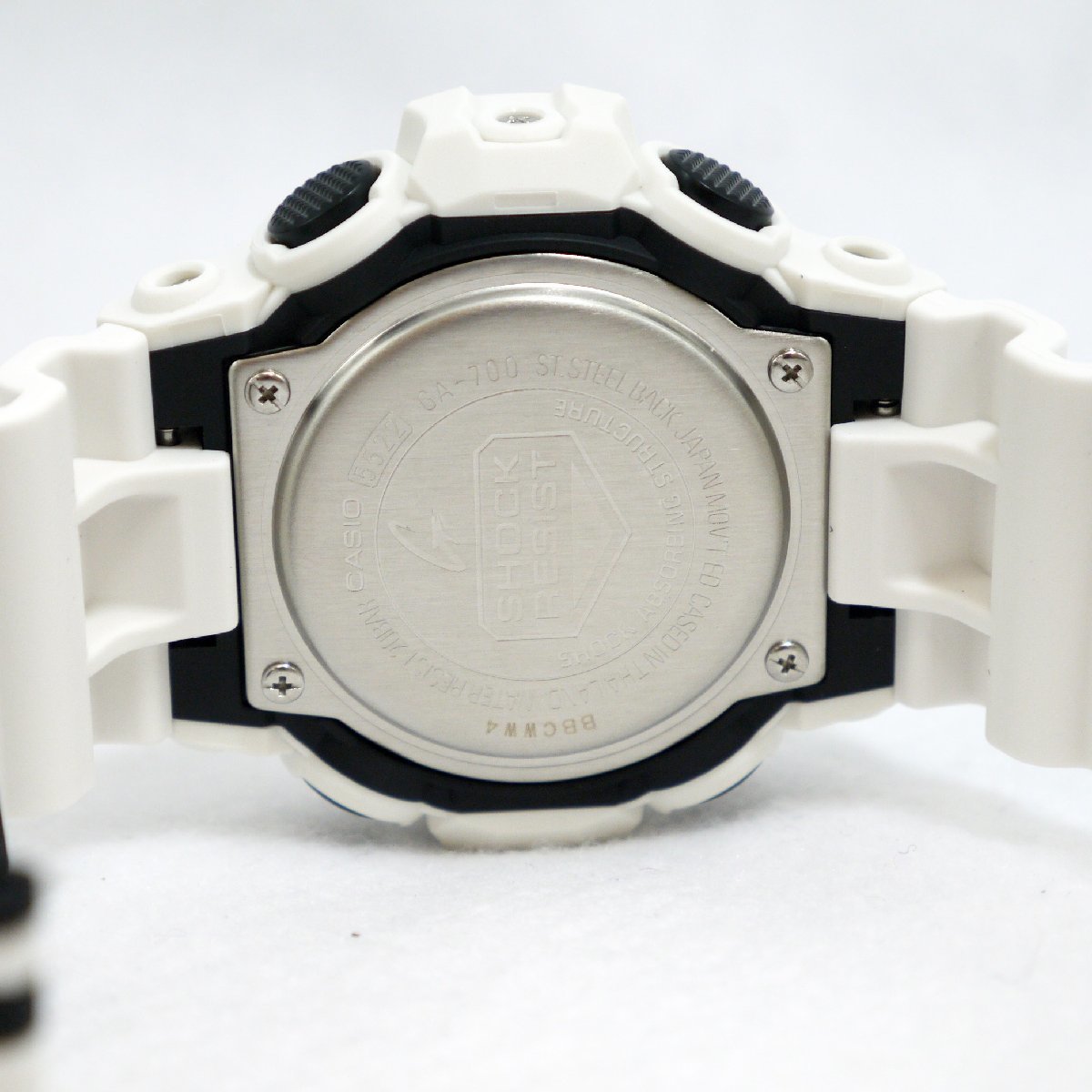 USED良品・保管品 CASIO カシオ G-SHOCK GA-700-7AJF デジアナ 腕時計 ホワイト×ブラック 5522 ケース/取説付き 動作品_画像7