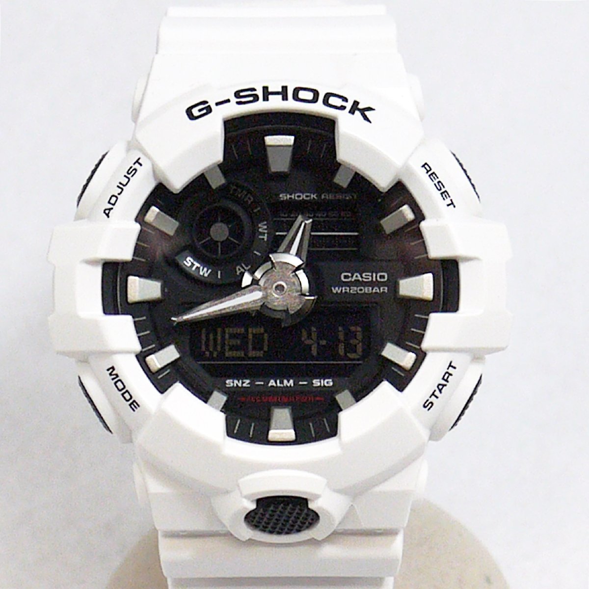 USED良品・保管品 CASIO カシオ G-SHOCK GA-700-7AJF デジアナ 腕時計 ホワイト×ブラック 5522 ケース/取説付き 動作品_画像3