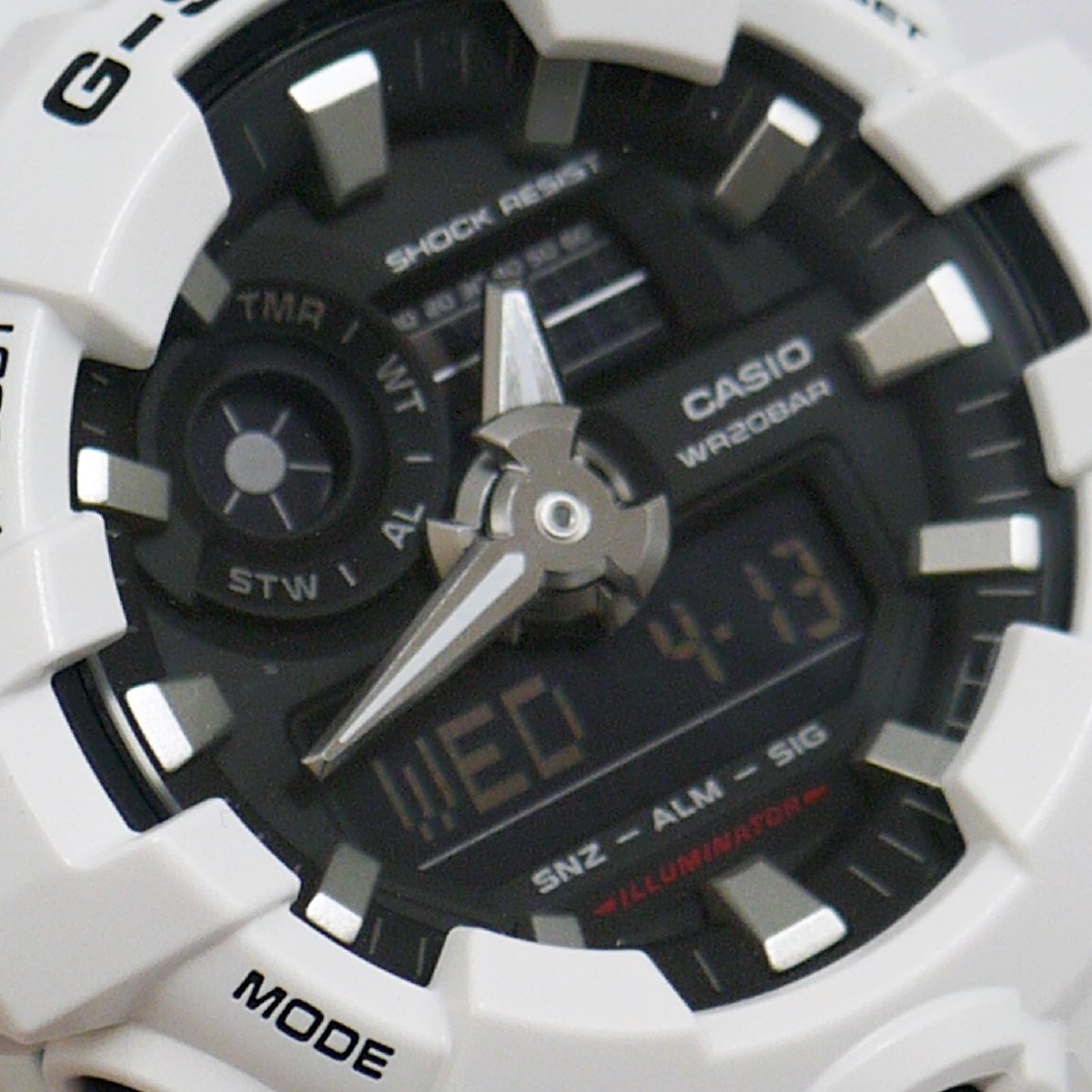 USED良品・保管品 CASIO カシオ G-SHOCK GA-700-7AJF デジアナ 腕時計 ホワイト×ブラック 5522 ケース/取説付き 動作品_画像4
