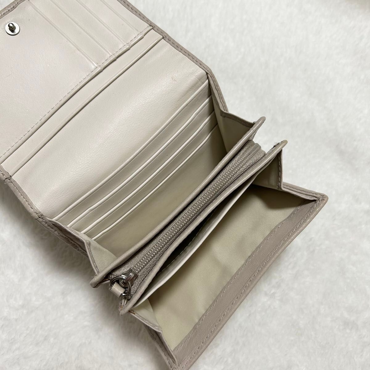 COACH コーチ 馬車金具 レザー 革 二つ折り 折り財布 大容量 COACH コーチ 馬車金具 レザー 革 二つ折り 折り財布 大容量