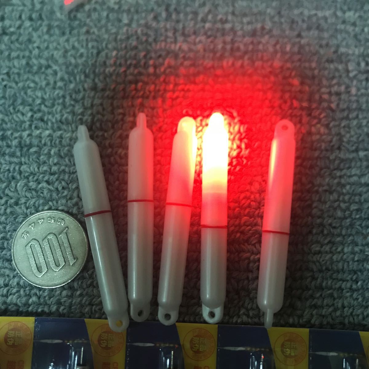 LEDスティックライト　電気ケミホタル75サイズ　赤発光短めタイプ　5本セット　電池5本無料電気ウキ_画像2