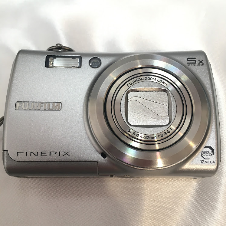 ◇デジタルカメラ◇FUJIFILM FINEPIX F100fd 富士フイルムル バッテリーチャージャー、箱、説明書など付属品あり_画像2