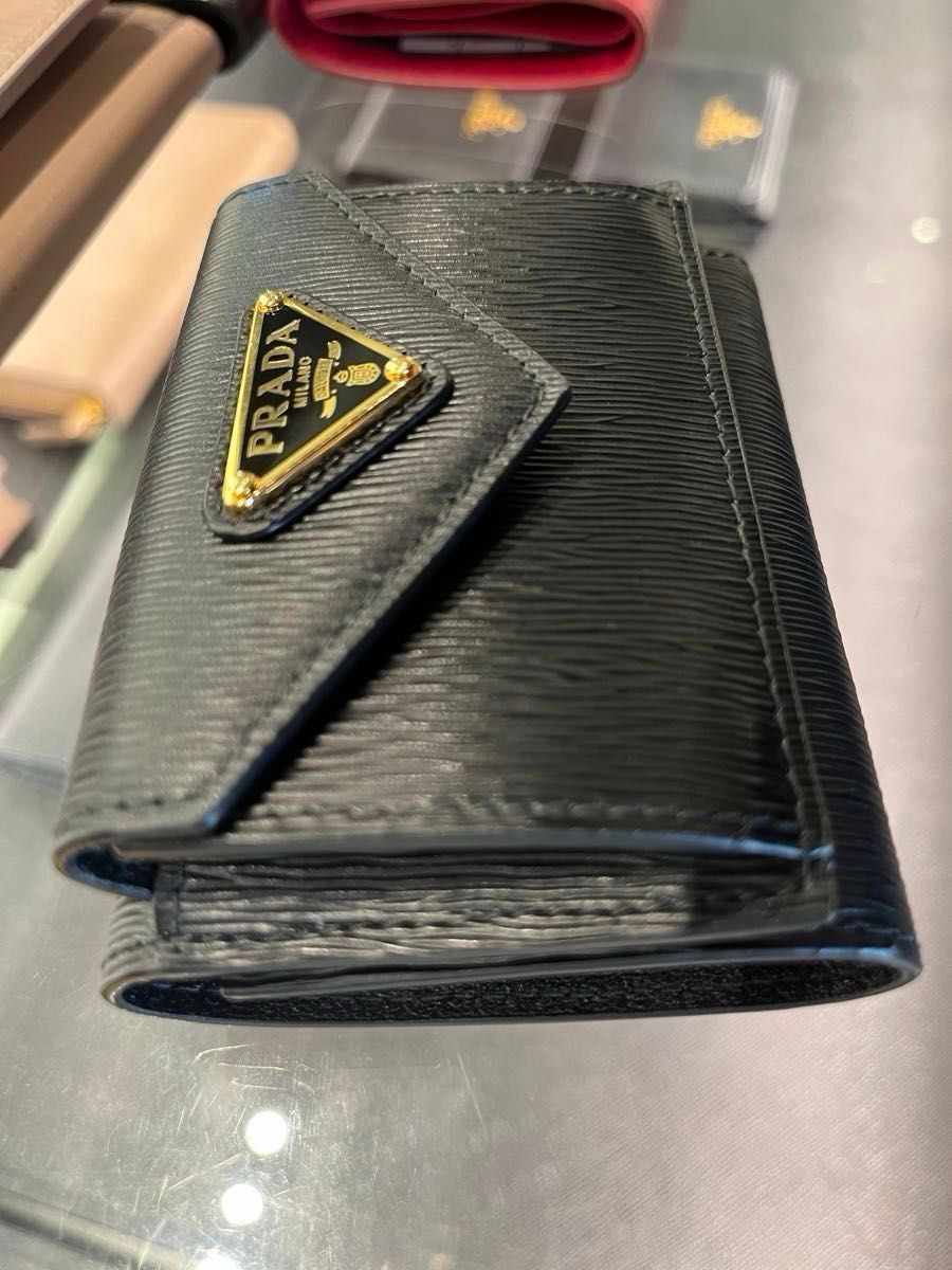 新品 プラダ 三角ロゴ 極ミニ財布 3つ折り財布 黒 ユニセックス 新品 プラダ 三角ロゴ 極ミニ財布 3つ折り財布 黒 ユニセックス