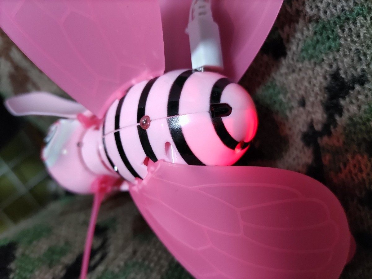 空飛ぶおもちゃ ビー Beeピンク 充電式フィギュア 動作確認のみ_画像7