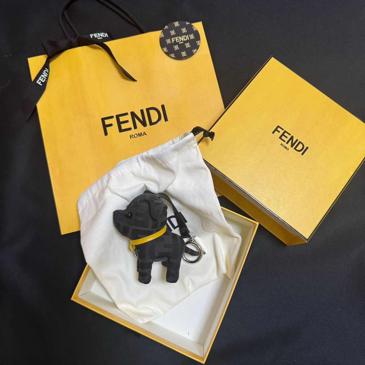目黒蓮着用 FENDI ブラックファブリックキーホルダー キーリング 目黒蓮着用 FENDI ブラックファブリックキーホルダー キーリング