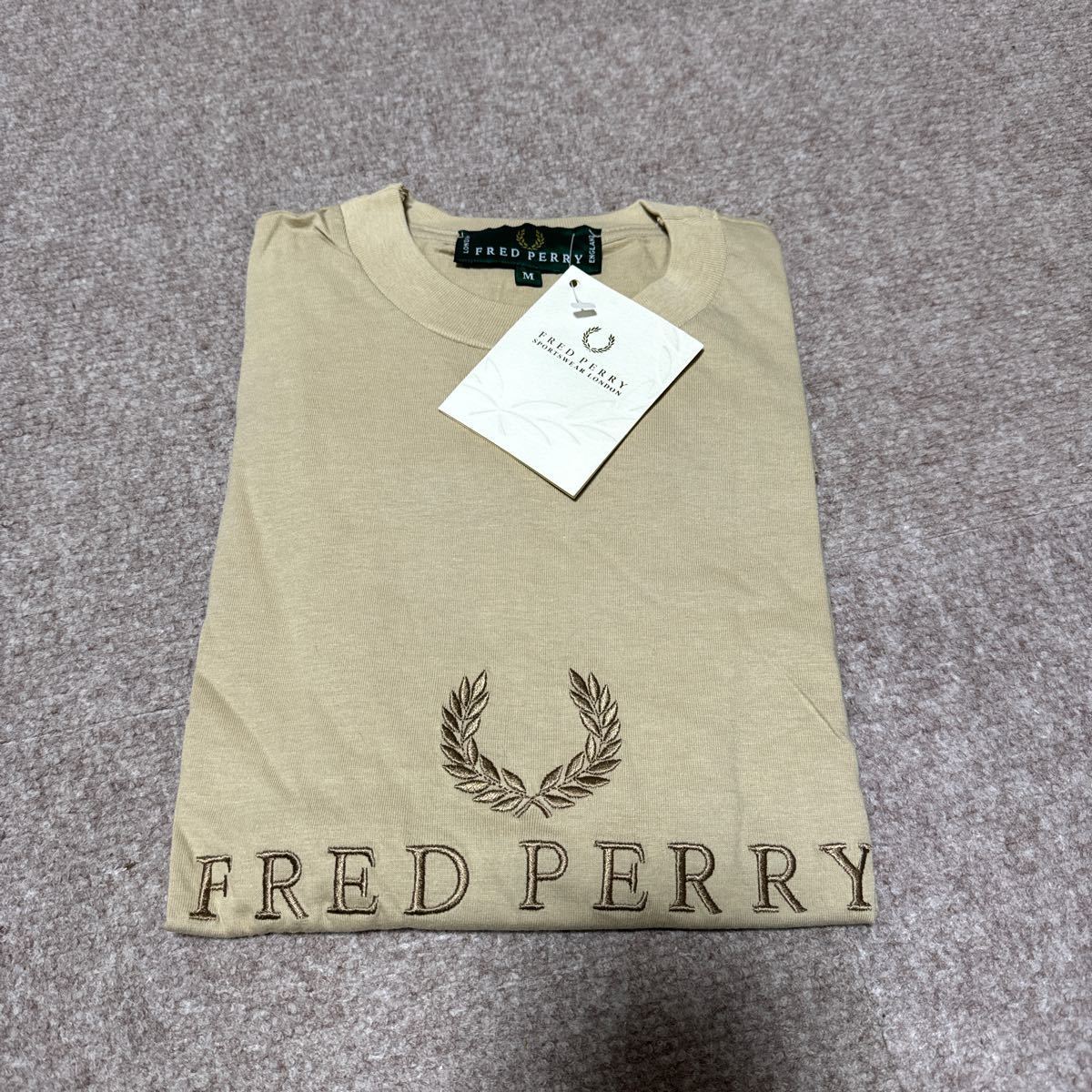 フレッドペリー Tシャツ Mサイズ FRED PERRY ベージュ 新品未使用タグ付き_画像3
