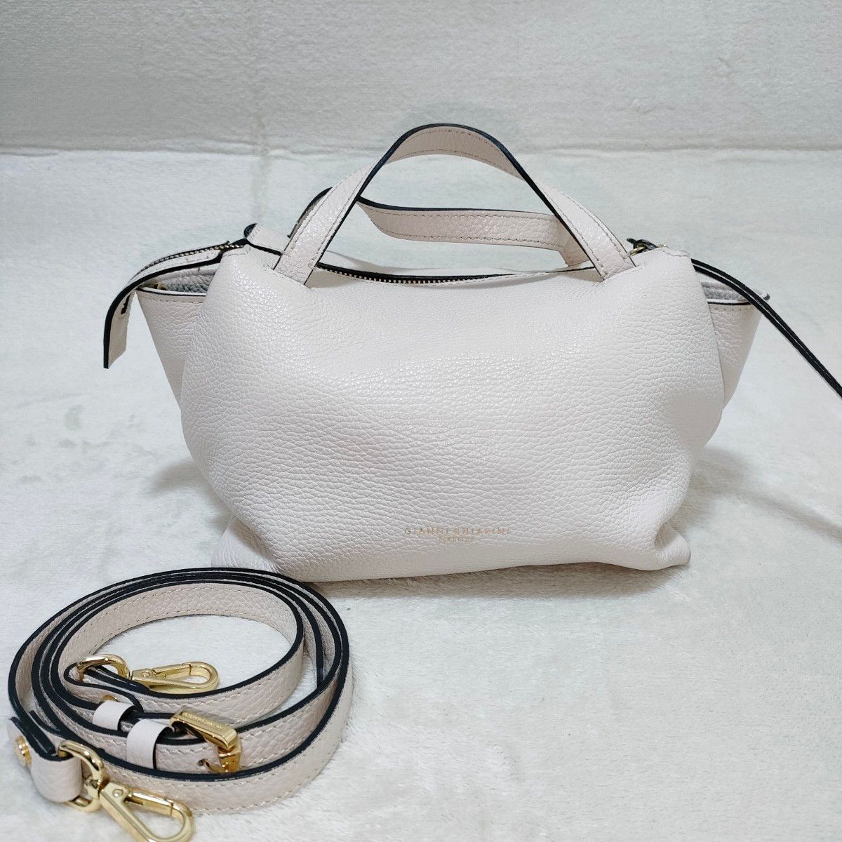 美品 ジャンニキャリーニ ショルダーバッグ オリガミ 2way 美品 ジャンニキャリーニ ショルダーバッグ オリガミ 2way