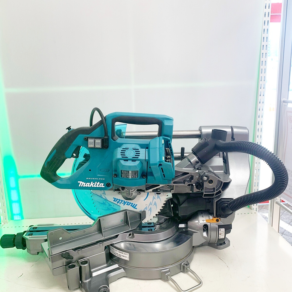 ♭♭ MAKITA マキタ 40V　クロスカットソー　充電式スライドマルノコ　2021.9製　本体のみ LS005G 目立った傷や汚れなし_画像2