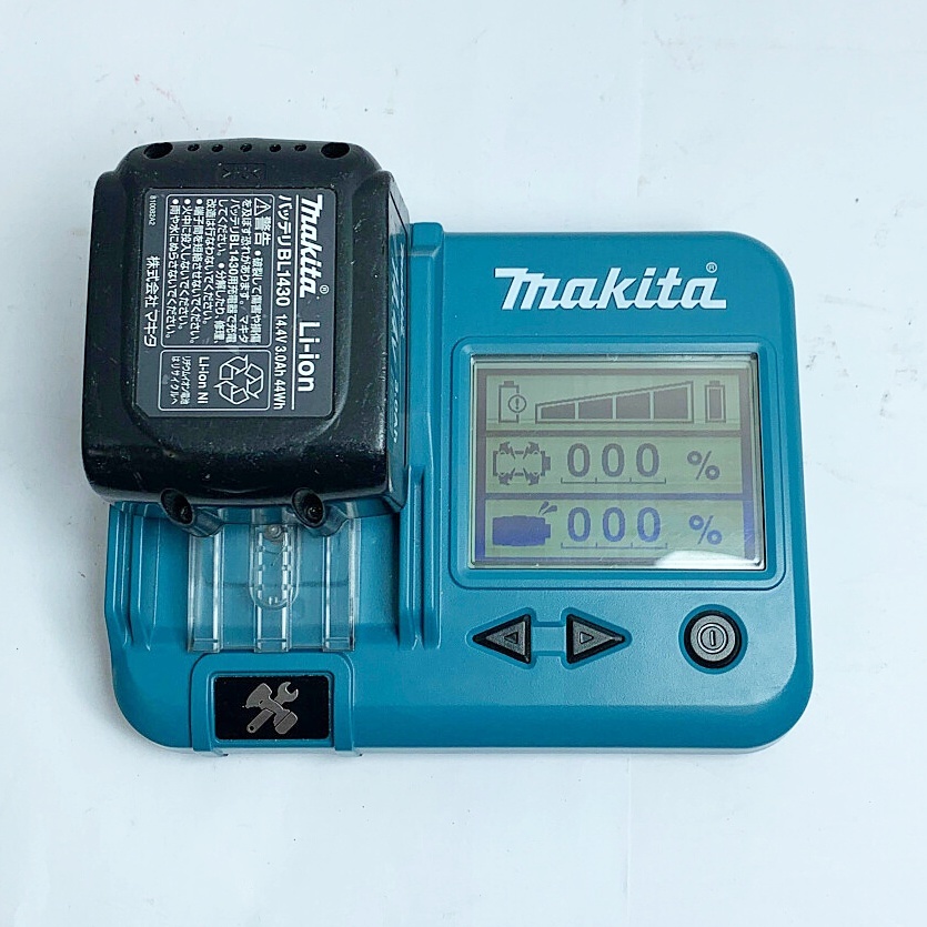 ♭♭ MAKITA マキタ 充電式ソフトインパクトドライバ　14.4V TS130D 充電器・充電池1個・ケース付 目立った傷や汚れなし_画像7