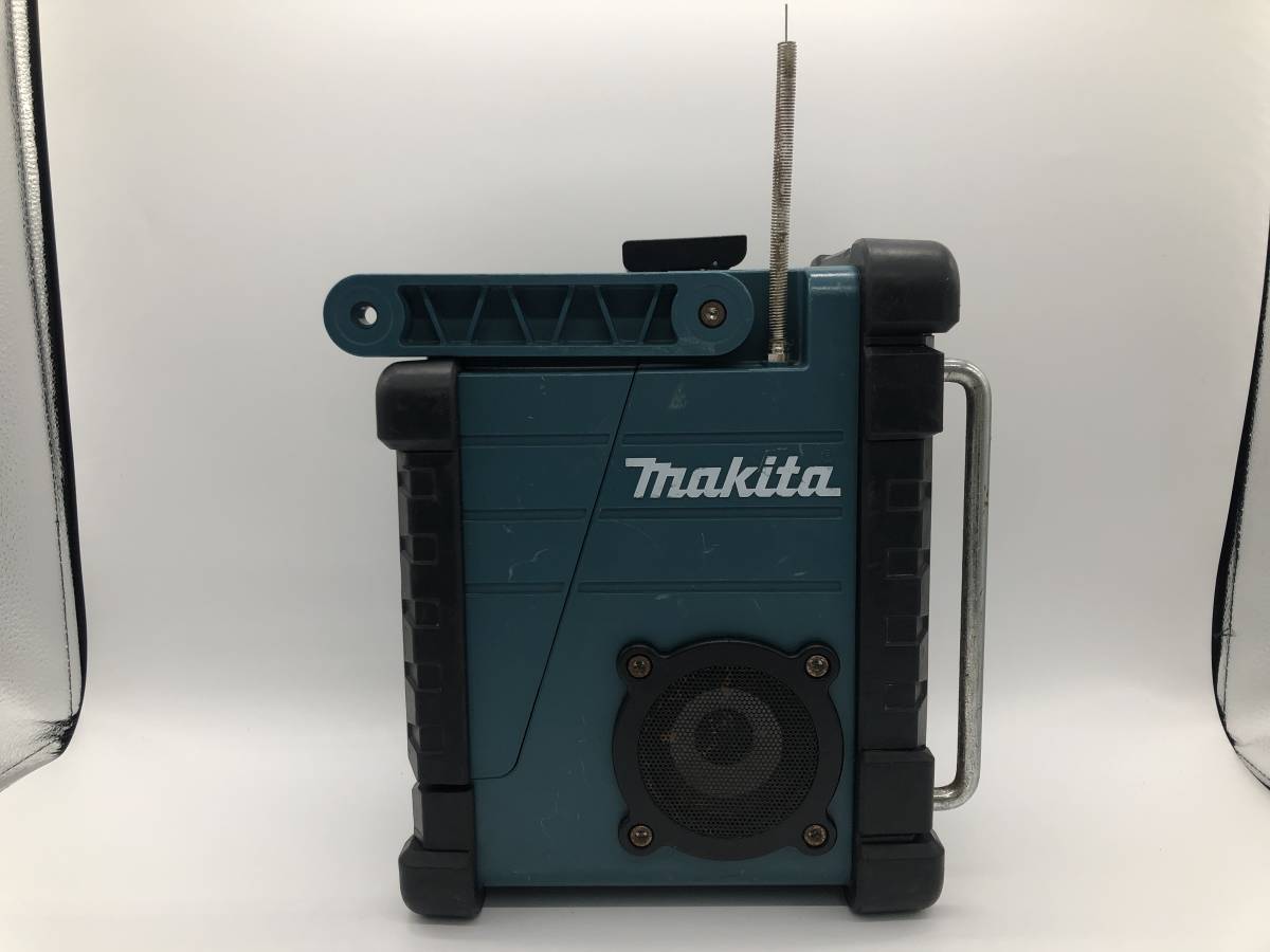 【中古品】makita マキタ 充電式ラジオ MR107 マキタ互換 リチウムバッテリー BL1860B 18V 6.0Ah 電動工具 DIY 簡易動作確認済み ラジオ_画像5