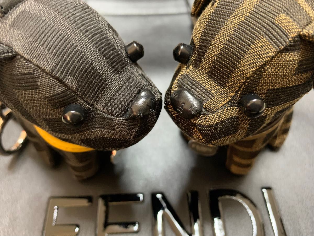 FENDI フェンディ ブラウンファブリック キーチャーム FENDI フェンディ ブラウンファブリック キーチャーム
