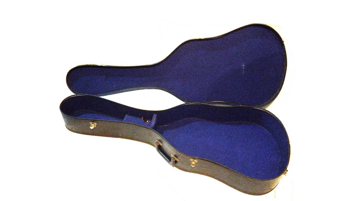 送料本文 アコースティック ギター ハード ケース 薄型軽量タイプ アコギ ACOUSTIC GUITAR HARD CASE サイズ写真 即決有り 管理番号2202_画像1