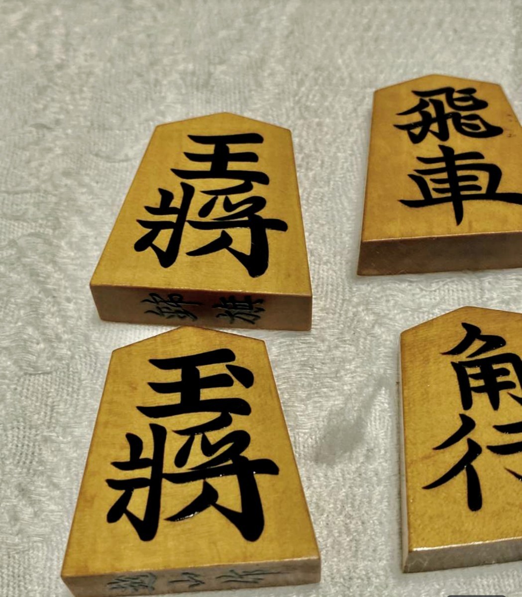 将棋 盛上げ駒　錦旗・越山作 本つげ 高級駒袋 本榧駒箱入り_画像6