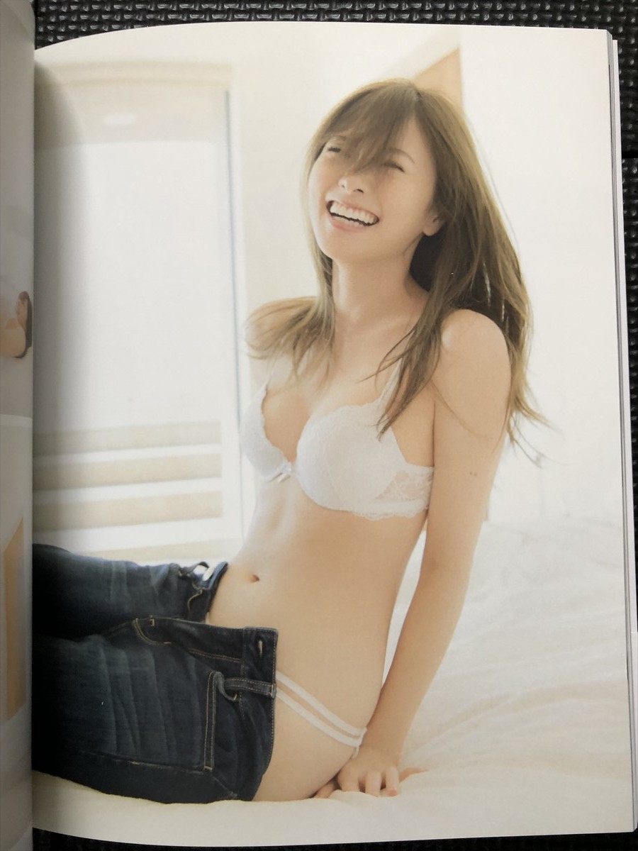 Bibian 比比昂- 白石麻衣写真集『パスポート』 撮影/中村和孝 Bibian 比比昂- 白石麻衣写真集『パスポート』 撮影/中村和孝