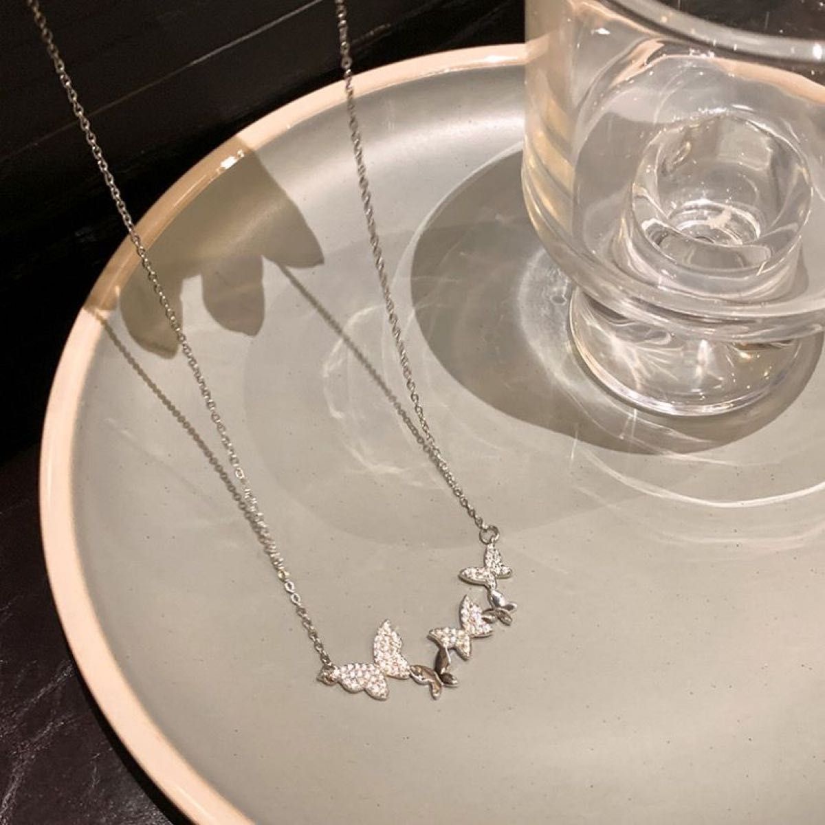 Mamey Jewelry 蝶のネックレス、チタン鋼、シンプルで精巧な鎖骨チェーン、ins、高級感、ニッチなデザインアクセサリー