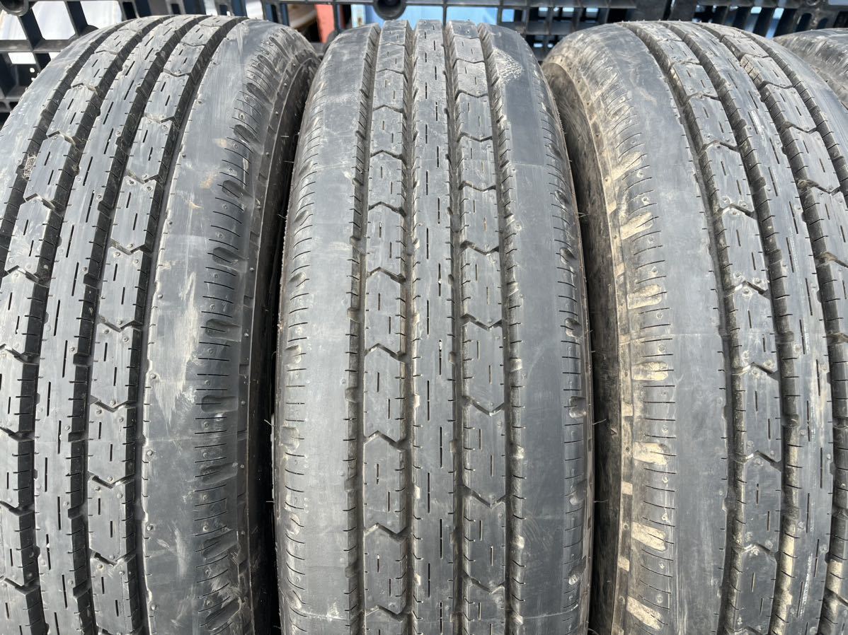 TBLT-34 ほぼ新品未使用 205/75R16 113/111L LT BRIDGESTONE R202 ブリヂストン 夏タイヤ サマータイヤ イボ付き ライトトラック 6本セット_画像2