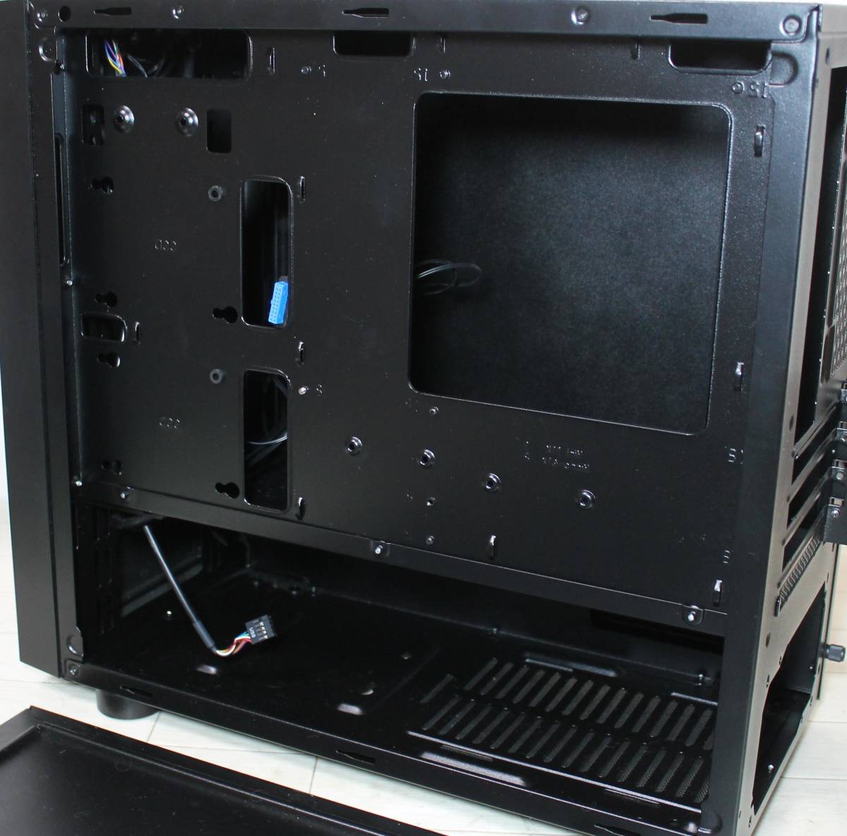 Thermaltake Versa H17 ミニタワーPCケース 39×20.5×38　【U25】_画像4