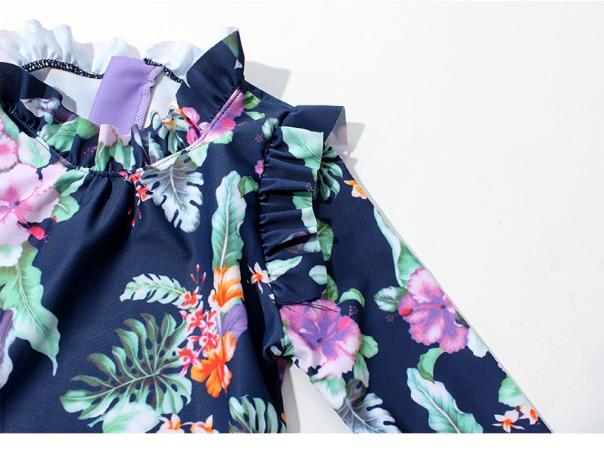90サイズ 新品　水着　ラッシュガード　長袖　スカート付きレギンス　紺　花柄　フリル　セパレート　スイムウェア