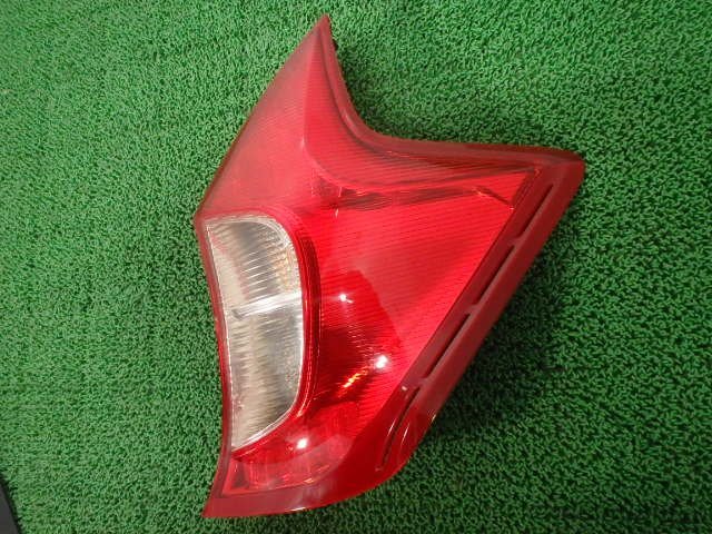 ●ノート　E12　H25/6　右テールランプ　右テールライト　26550-3VA5B　イチコー　D117　LED点灯テストOK　取付問題無し　同梱不可_画像2