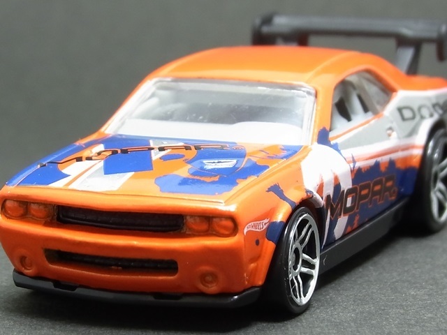 ★★★日曜夜★未開封新品★DODGE CHALLENGER DRIFT CAR (第1世代金型)★MOPAR★HOT WHEELS_画像1