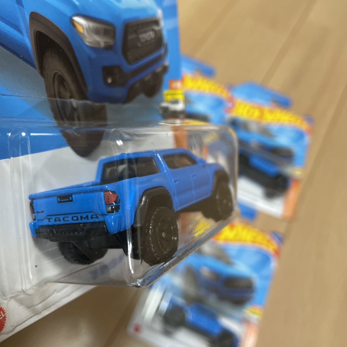 Hot Wheels 2020 TOYOTA TACOMA 2台 トヨタ タコマ ブリスター変形あり_画像4