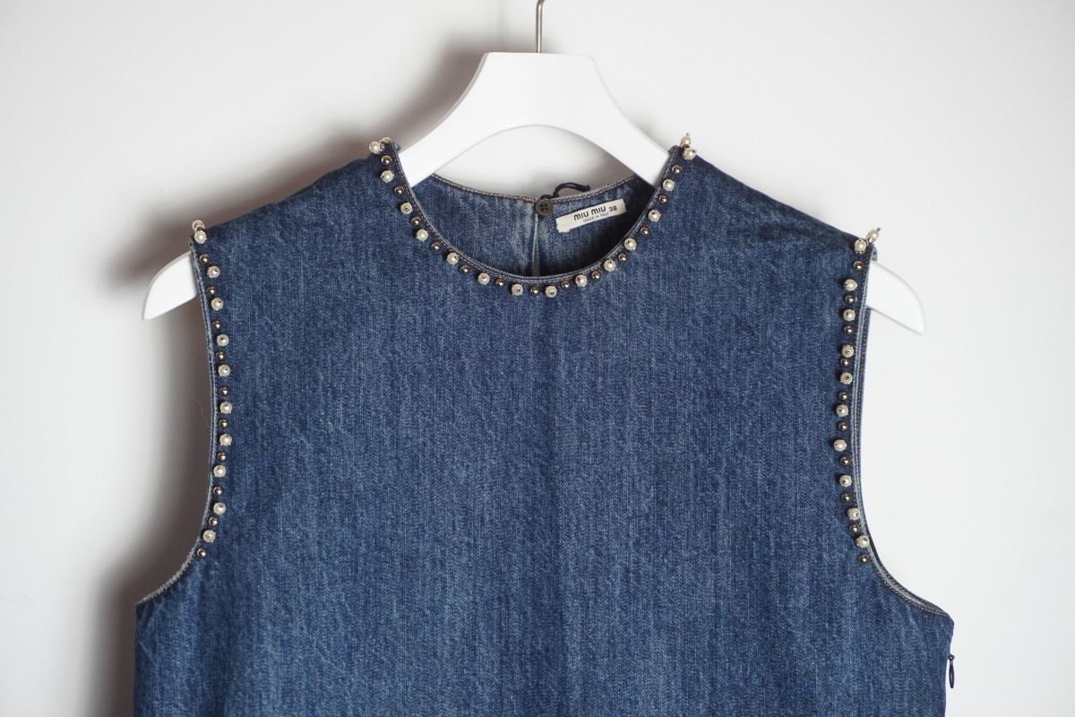 極美品 MIUMIU ミュウミュウ PERAL EMBELLISHED DENIM DRESS パール装飾 デニム ドレス ワンピース ノースリーブGWA117 1M7A 38本物1226N▲_画像2