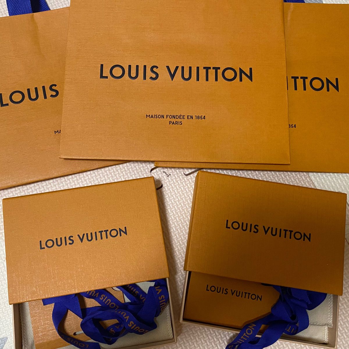 ヴィトン　ショッパー　箱　新品　二箱　紙袋3袋 ルイヴィトン LOUIS VUITTON 空箱 空き箱 BOX オレンジ