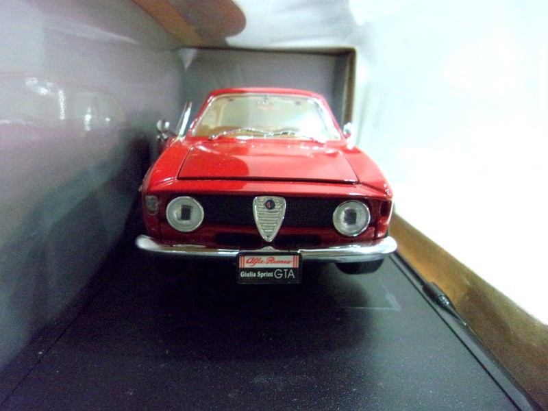 1000円スタート フィギュア DIECAST METAL GIULIA SPRINT GTA Deluxe Edition collection 1965 車 乗用車 外箱付 WHO TT1008_画像5