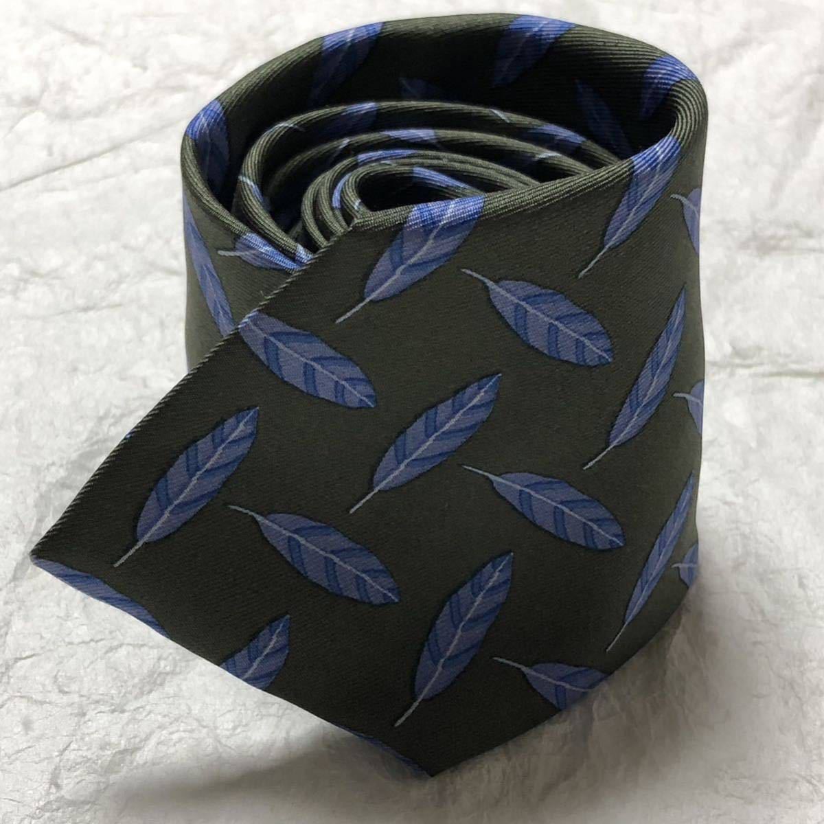 HERMES エルメス ネクタイ 鳥の羽根 総柄 シルク100% フランス製 HERMES エルメス ネクタイ 鳥の羽根 総柄 シルク100% フランス製