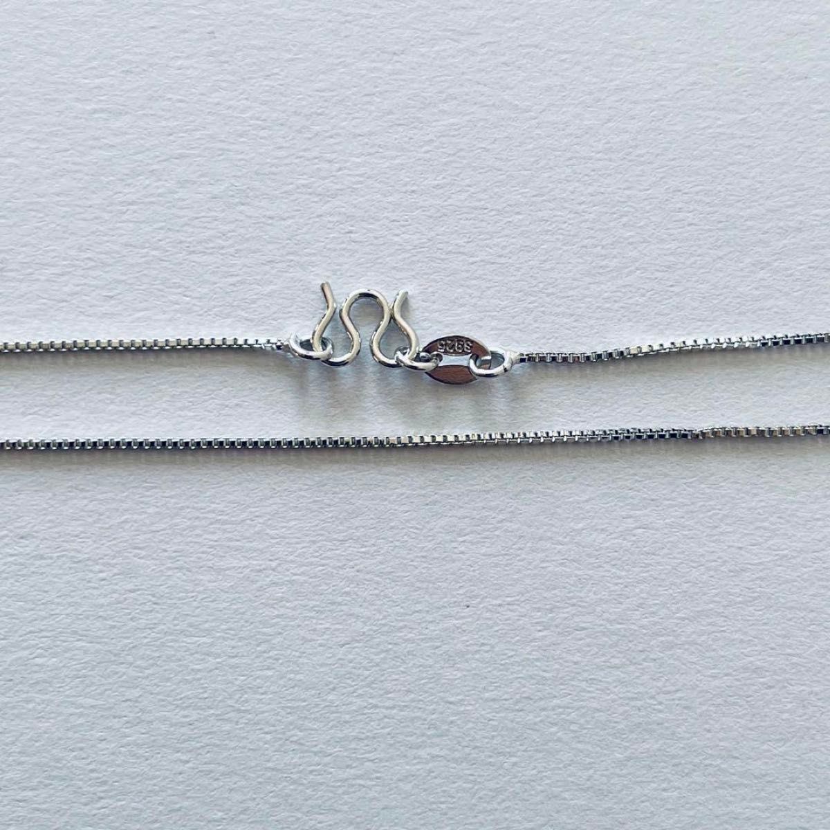 シルバーネックレス　模造ダイヤモンド　クリスタル　スクエア四角　シンプル　上品　レディース　 豪華　ペンダント　プチプラ　ギフト