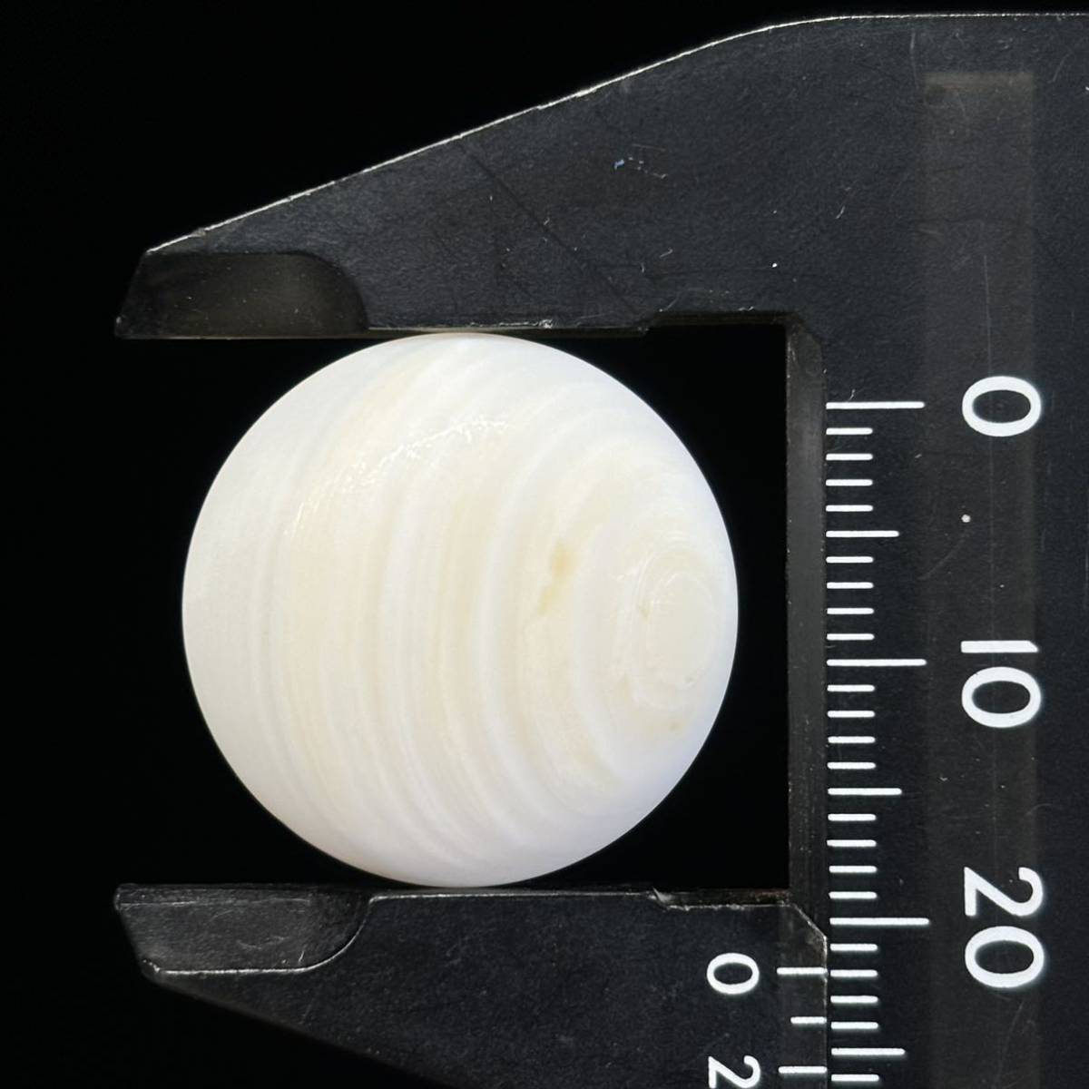 碁石 天然本蛤 本蛤碁石 35号 約9.8mm 本那智黒石 白黒 共箱 碁石 天然本蛤 本蛤碁石 35号 約9.8mm 本那智黒石 白黒 共箱