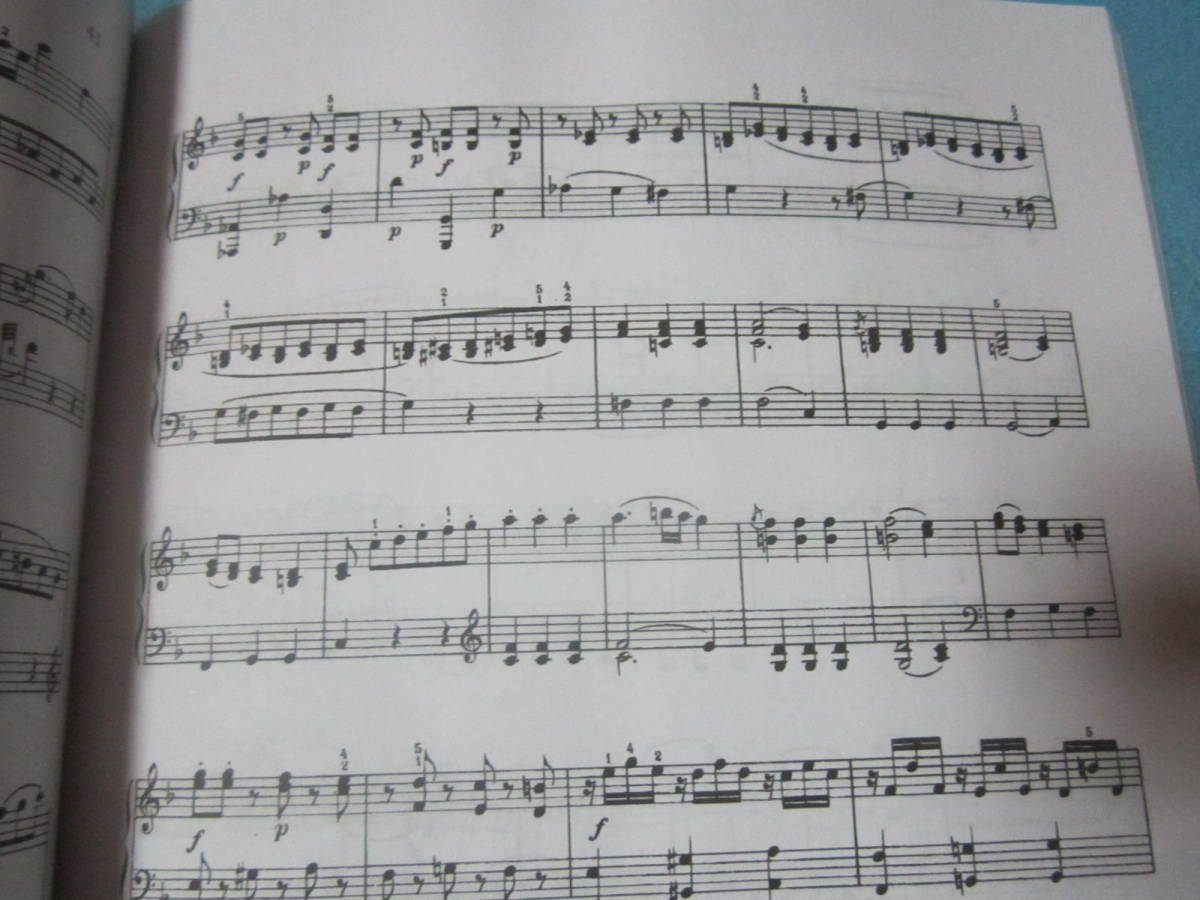 ｍ輸入ピアノ用楽譜　Mozart Wolfang Amadeus - Piano Sonatas - Sheet Music -2:　モーツァルト　_画像3