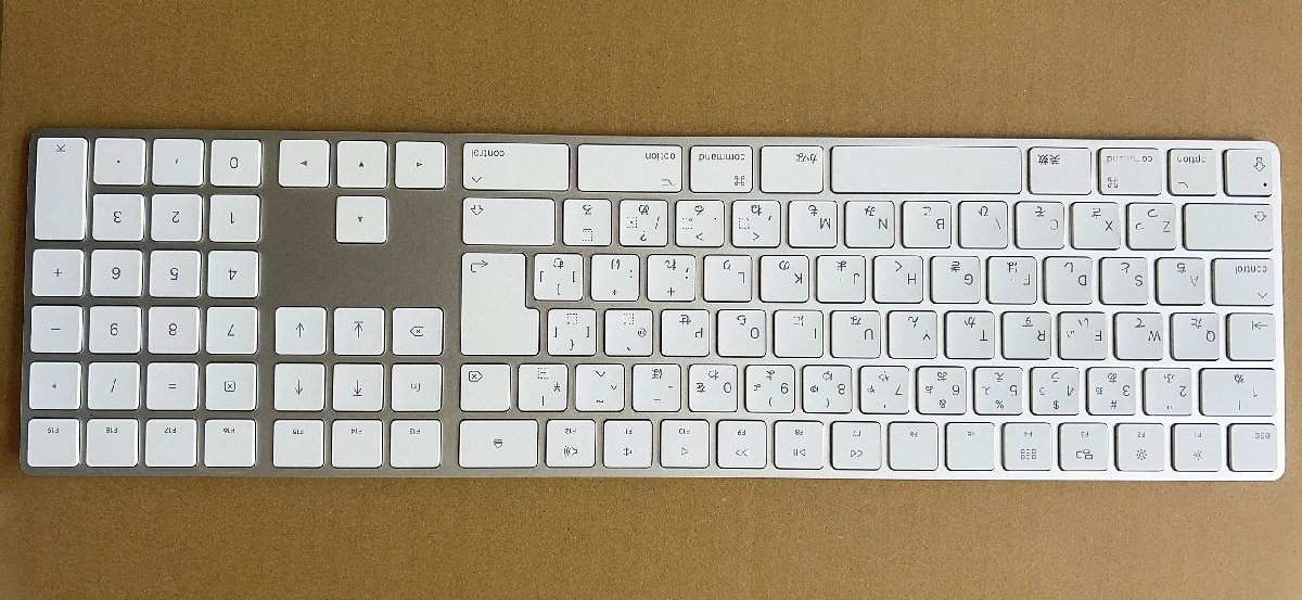 純正 アップル★動作確認済み★Apple Magic Keyboard A1843 テンキー付き 日本語キーボード★ZA9272_画像1