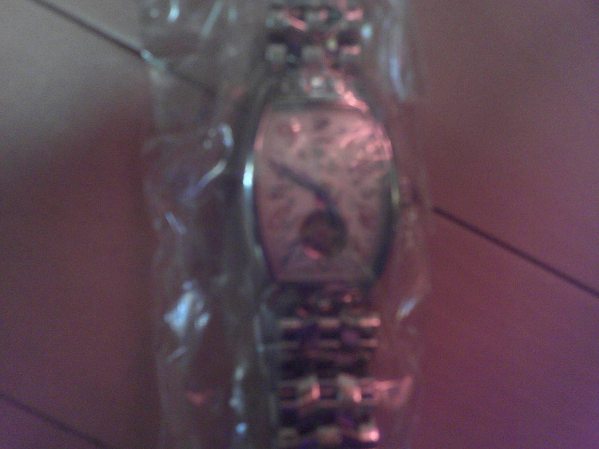 ミッキー生誕８０周年記念腕時計世界８０００本限定ホワイト色、ブラック色２本セット未使用品_画像3