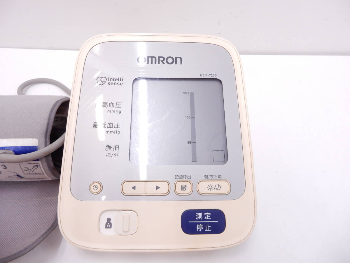 健康器具祭 オムロン 上腕式血圧計 HEM-7230 使用品 Omron 血圧測定器 ホワイト系 白 記録機能 長期自宅保管品_画像2