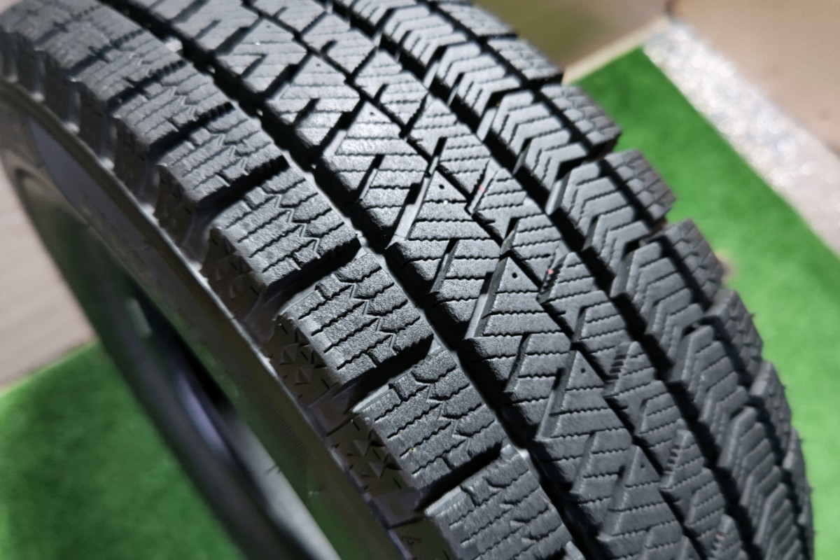 中古タイヤ BRIDGESTONE VRX2 175/70R13 82Q ファミリア カルタス ドマーニ バリ溝 ブリヂストン A295_画像4