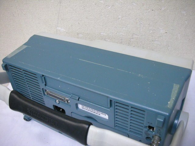 Tektronix TDS 3054B 4Ch Digital Phosphor OscilloScope_テープの跡があります。