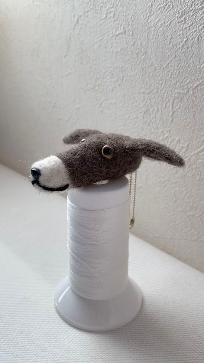羊毛フエルト チャーム　犬型 イタグレ　シール系＆ホワイト