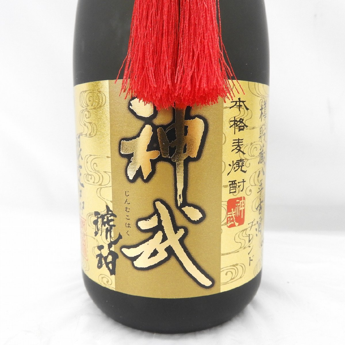 1円～【未開栓】神武琥珀 じんむこはく 樽貯蔵八年古酒 本格麦焼酎 720ml 25% 箱付 11500259 0214_画像3