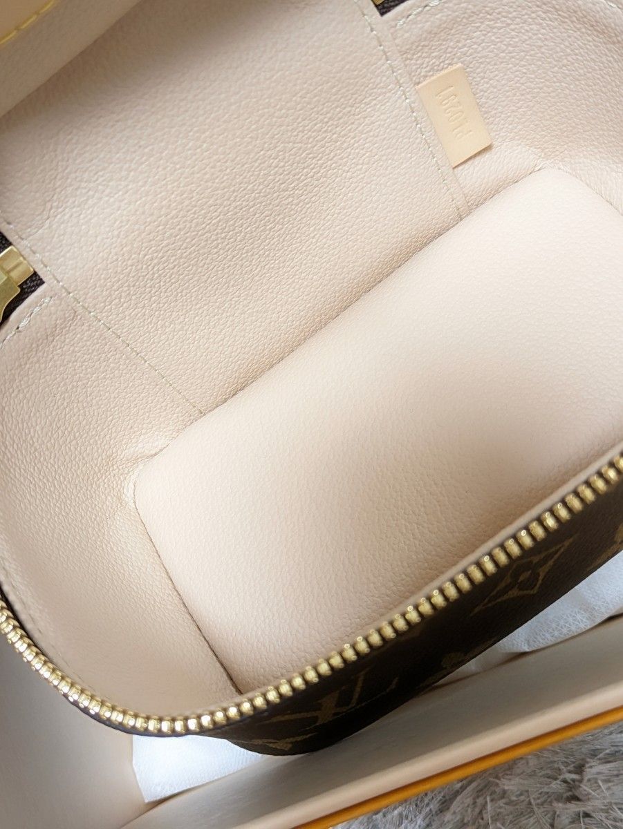 新品未使用】LOUIS VUITTON ルイヴィトン モノグラム ニース 新品未使用】LOUIS VUITTON ルイヴィトン モノグラム ニース
