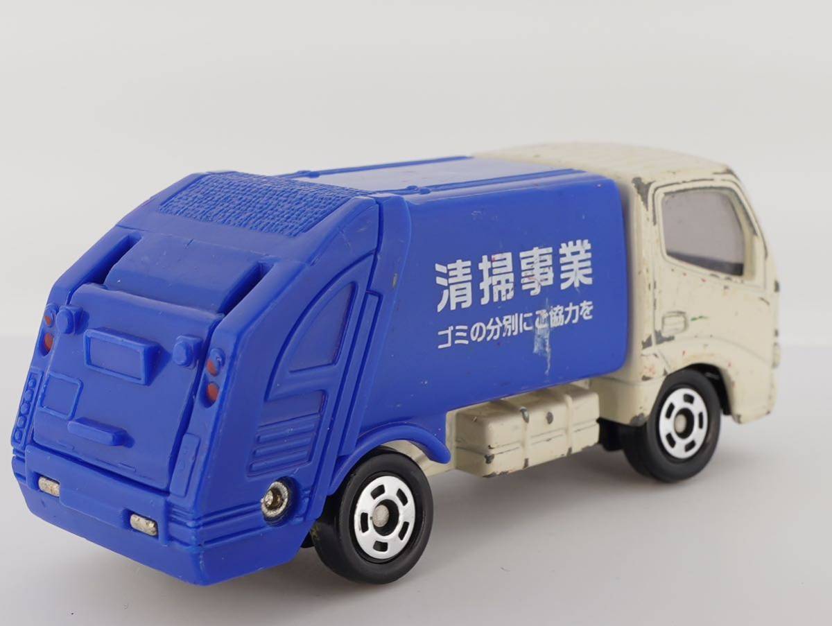 トミカ トヨタ ダイナ 清掃車 2006年No.45　《ミニカー 車 自動車 おもちゃ 子供 レア 絶版 まとめ 大量 セット》_画像2