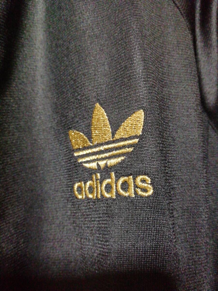 【中古美品】アディダス adidas レディース 女性 Mサイズ ジャンパー ジャケット ブラック 黒 ロゴ 金色 ゴールド ノーカラー 襟無し の画像6