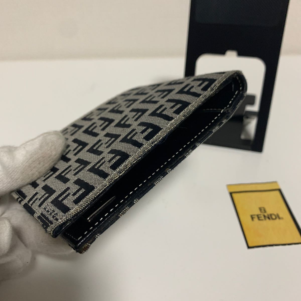 未使用品　美品　FENDI フェンディ ズッカ柄 折り財布_画像3